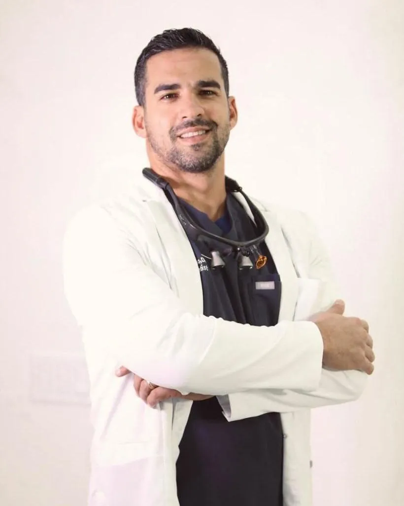 Dr. Yoel Santiago